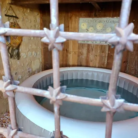 Chateau De La Grave Bed & Breakfast 4*